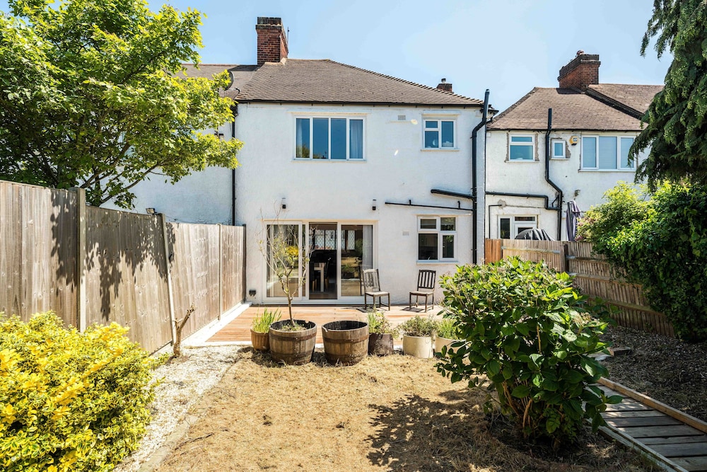 Elegant 2Bd House With Garden And Decked Patio