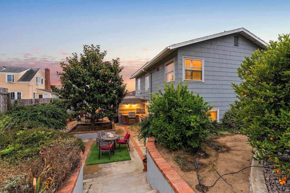 Point Loma Home w/ Putting Green, Firepit + Game Room & Beach Access Zola Street by Avantstay