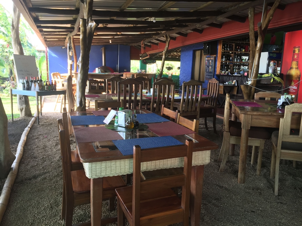 BlueBay Bugenvil Lake Lodge