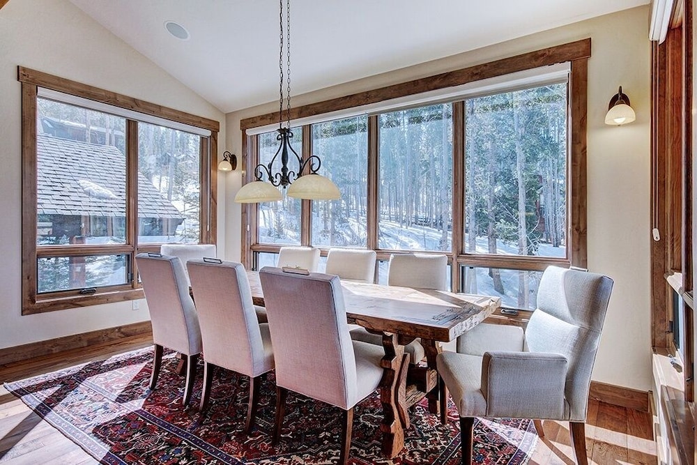 Mountain Majesty Manor 5 Bedroom Home by RedAwning