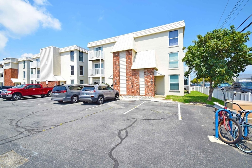 Aronimink 1b 2 Bedroom Condo