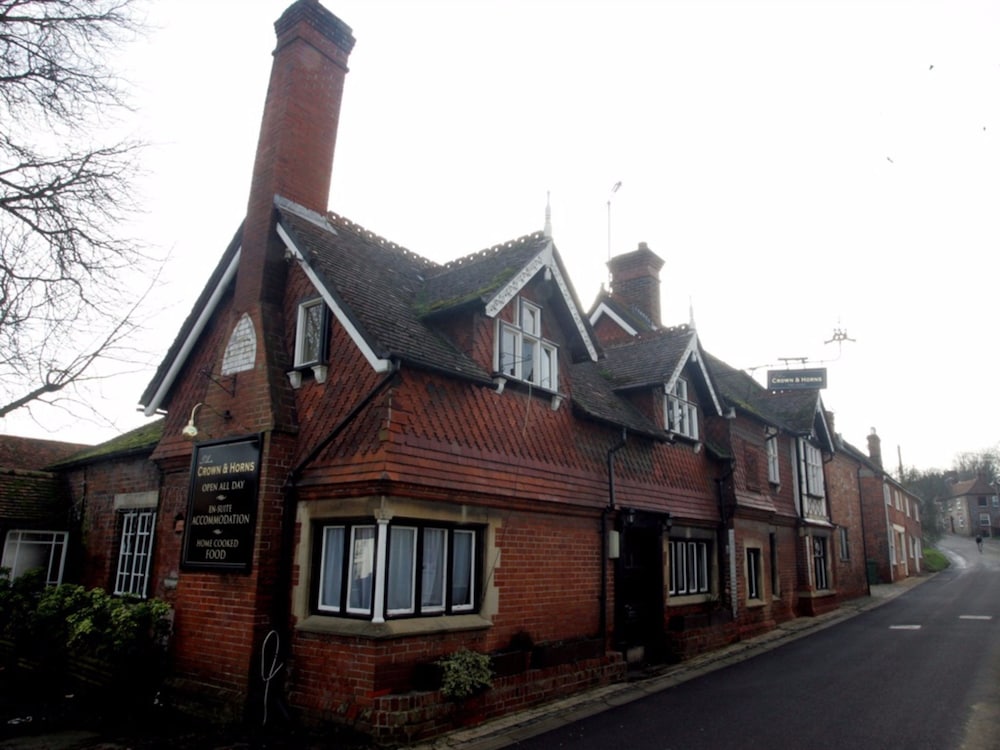 The Crown & Horns