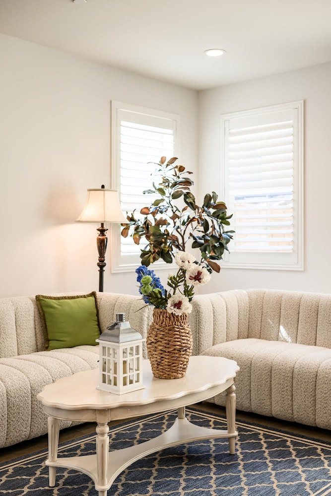 Spacious 5BR Getaway w Game Room Modern Comfort