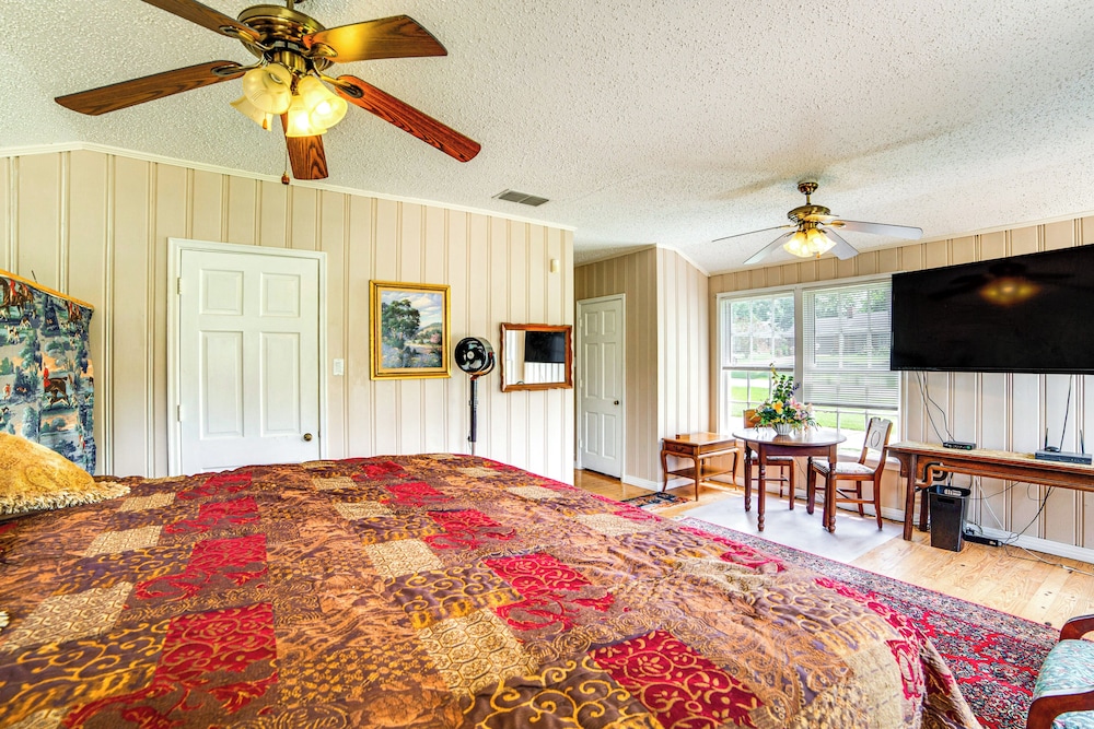 10 Mi to Lake Palestine: South Tyler Location!
