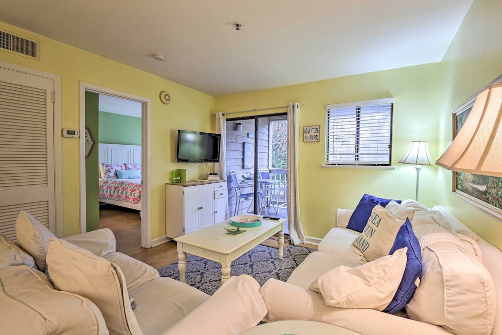 Steps to Beach & Pool Area: Hilton Head Condo