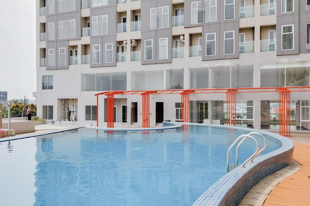 White Tone Studio At Amazana Serpong Apartment