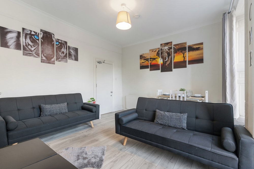 City Escape London - Spacious 4 Bedroom House