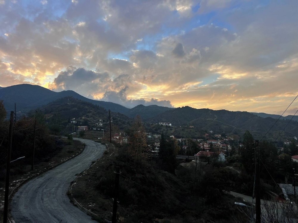 Mountain Retreat in Kakopetria, Cyprus - Perfect for Families