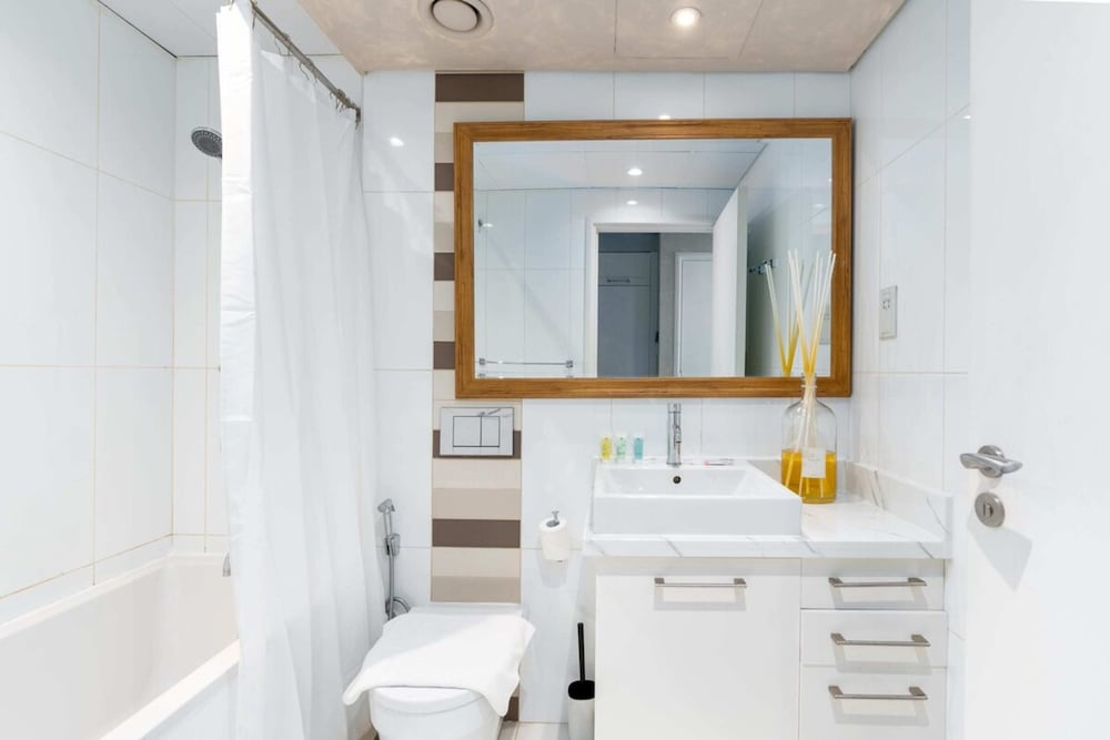 Stylish Studio Apartment w/ Patio, Downtown Dubai