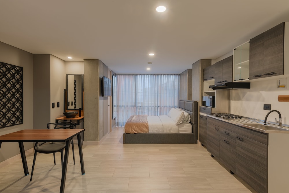 VPV Suites en Medellín — hotel room
