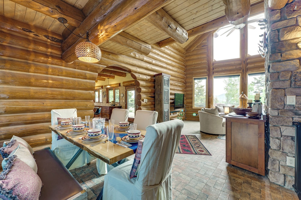 Secluded Angel Fire Retreat: Deck + Stunning View!