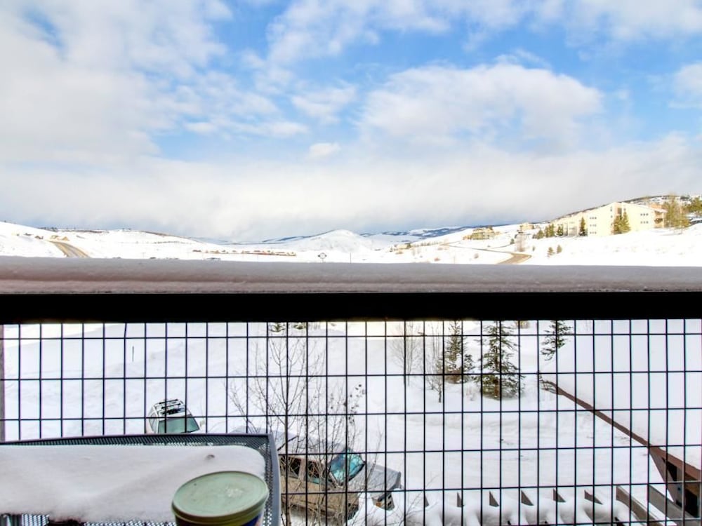 Contemporary Slopeside Condo