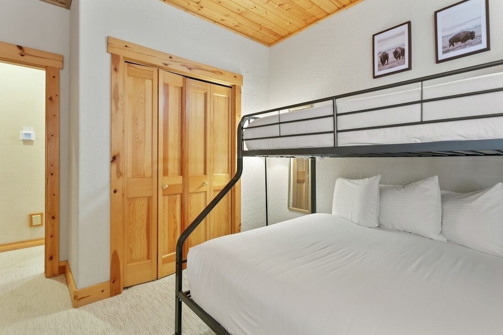 301 - Three Bedroom with Spa Bristlecone 3 Condo