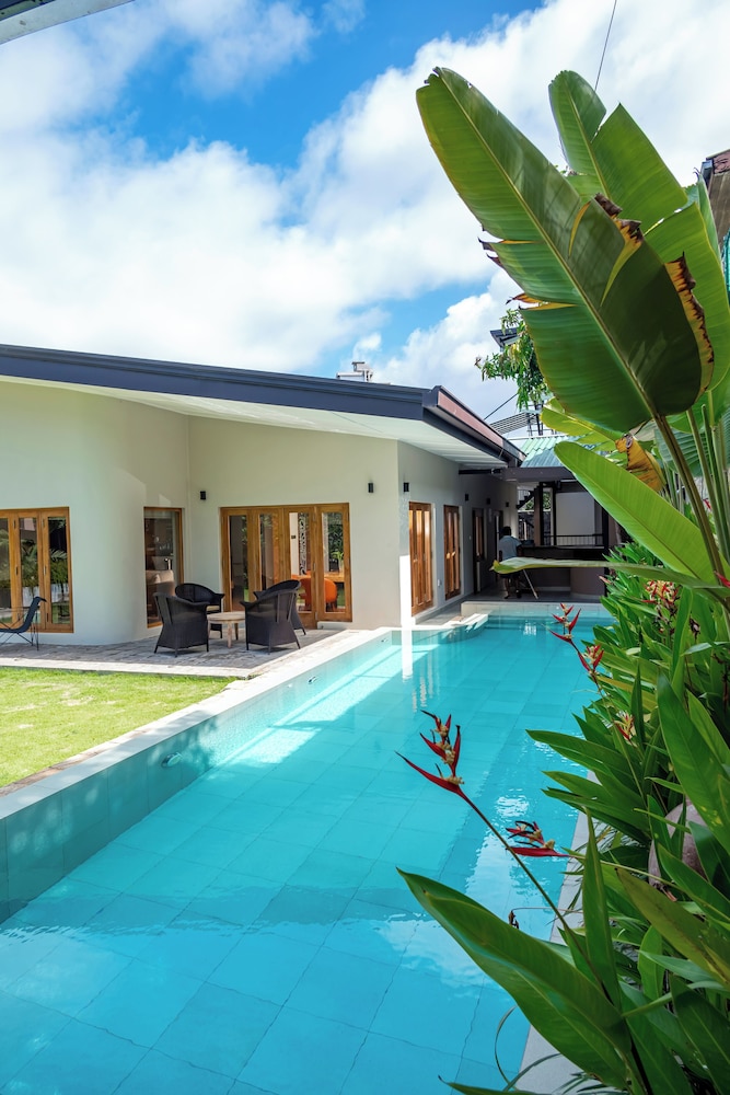 Colombo Villa Collection