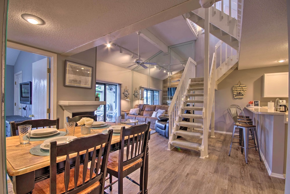 2 Mi to Margaritaville Resort: Lake-view Retreat! view 5