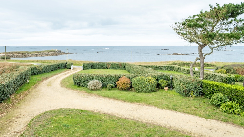 Apartment in Lampaul-plouarzel by the Beach