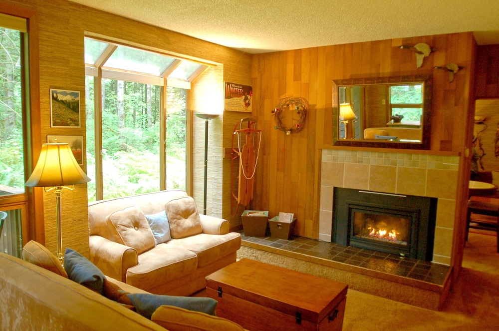 Snowater Condo #84 - Large Condo With Private Sauna and Soaker tub