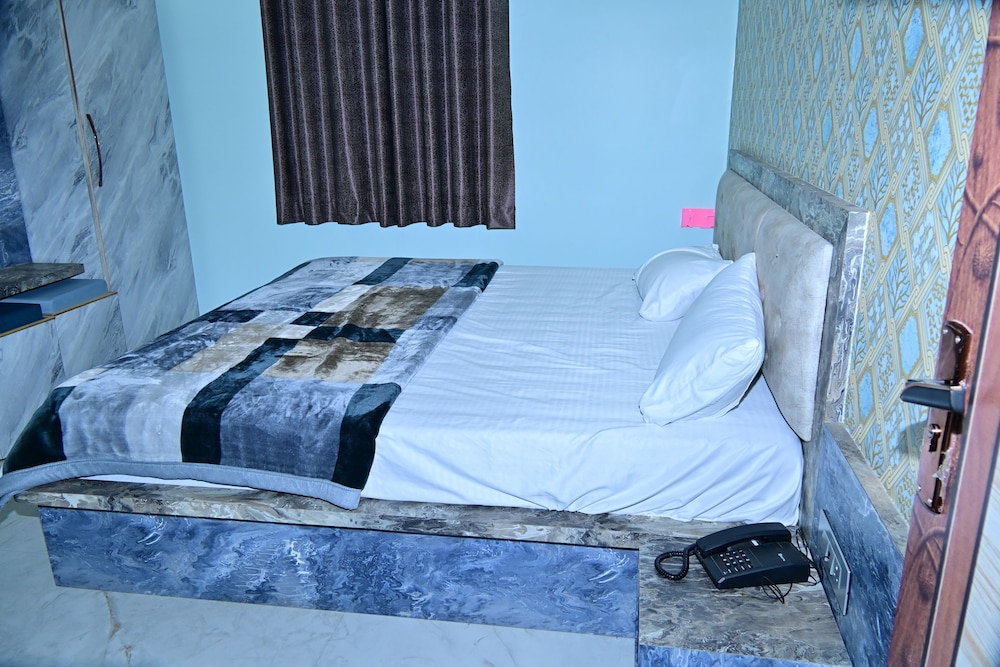 GOLDEN VENTURE HOTES PRIVATE LIMITED