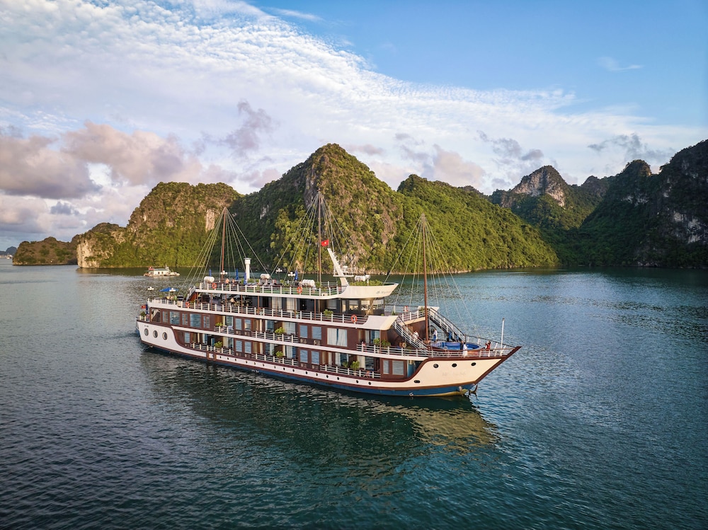 Rosa Boutique Cruise - Image 1