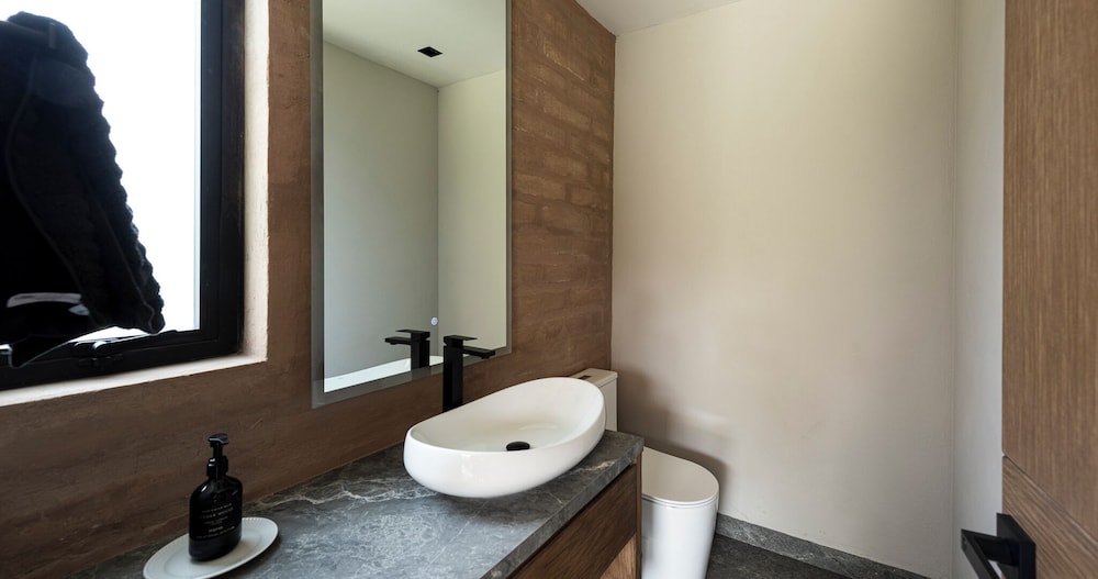 Casa Cundi-Contemporary Living in Nature