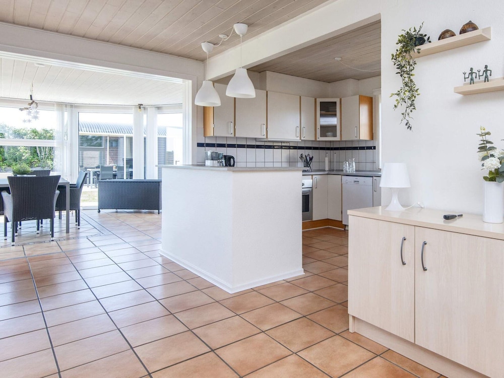 Spacious Holiday Home in Hemmet Jutland near Sea view 5