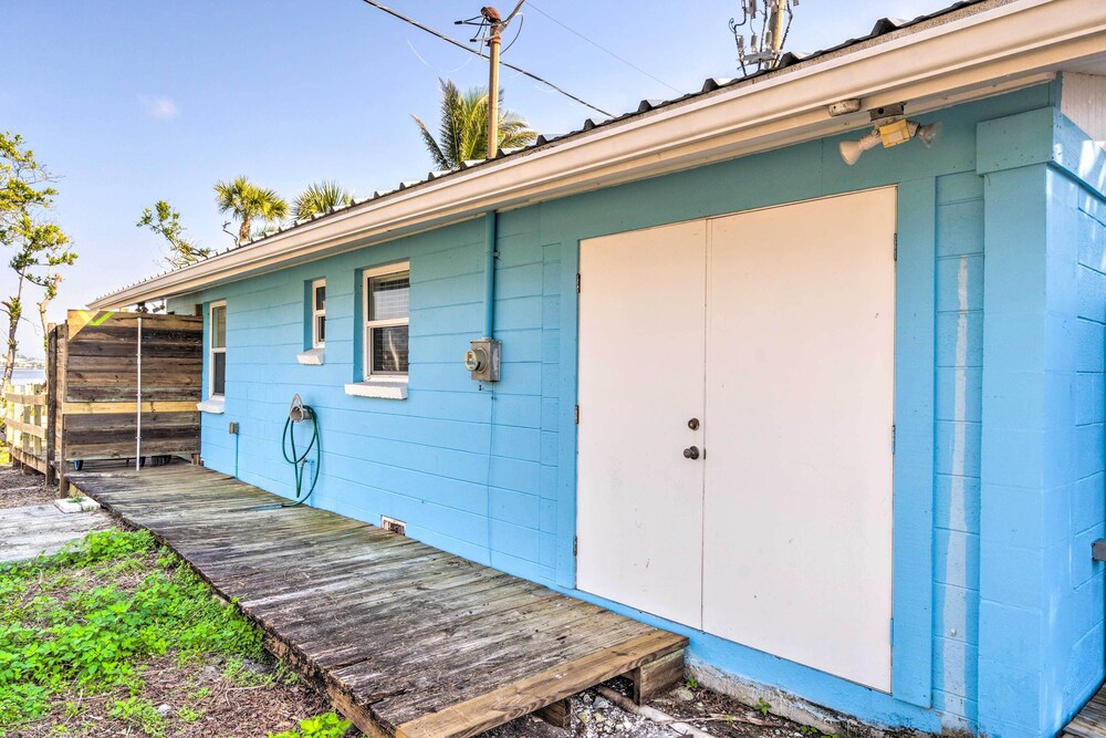 Little Gasparilla Home: Walk to Beaches! view 4