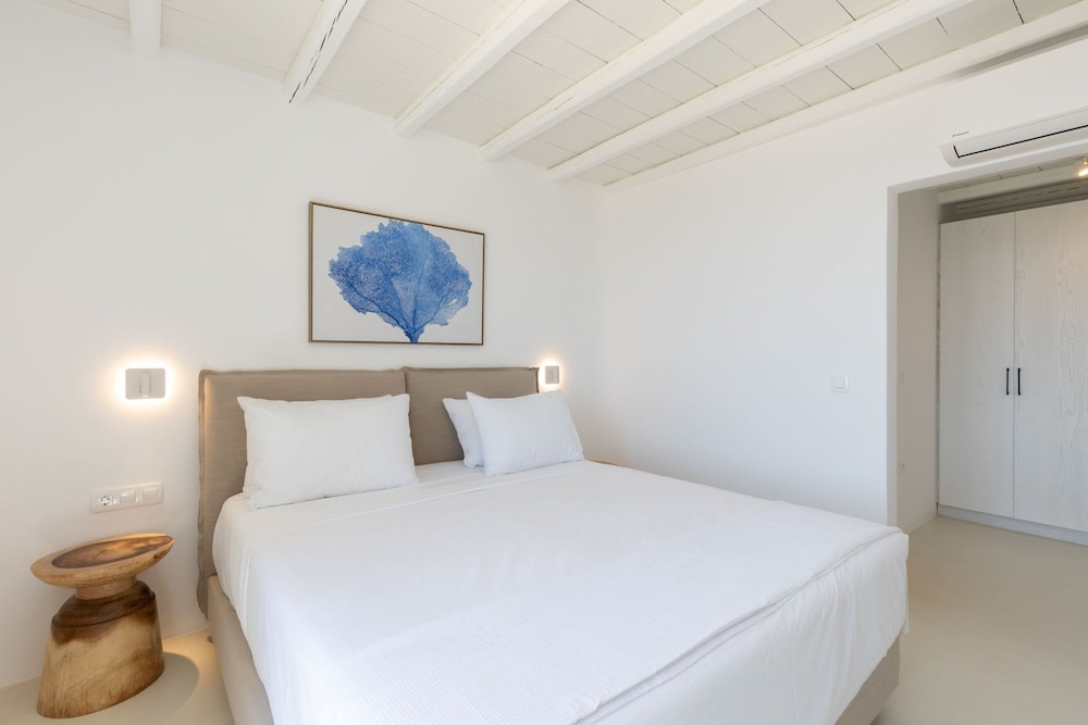Renovated Luxury Oceanview Villa With Pool in Mykonos