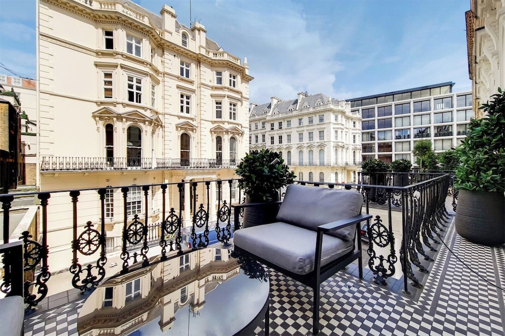 2 Bedroom Flat With Balcony