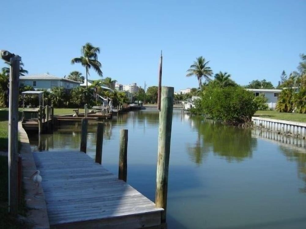 Edgewater Inn