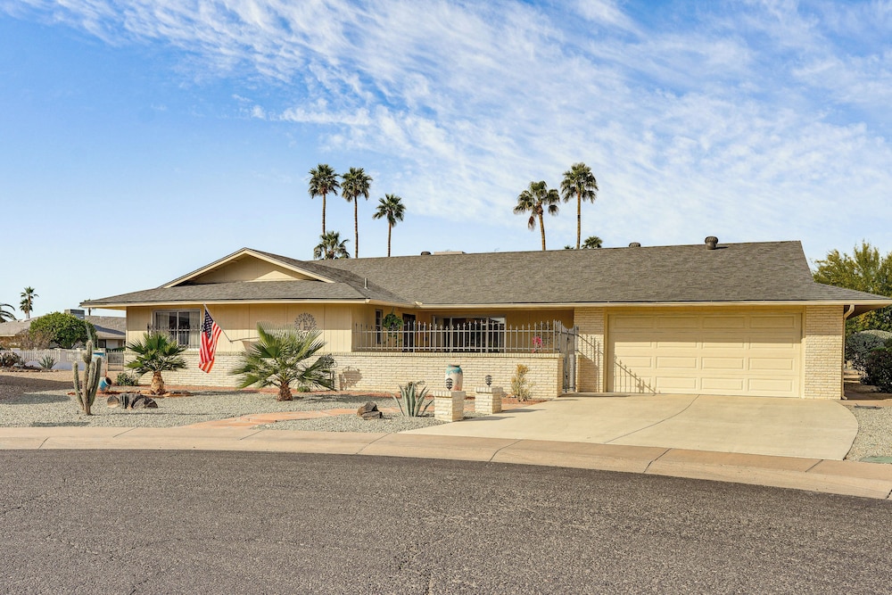 Walk to Golf Course: 55-plus Home in Sun City West