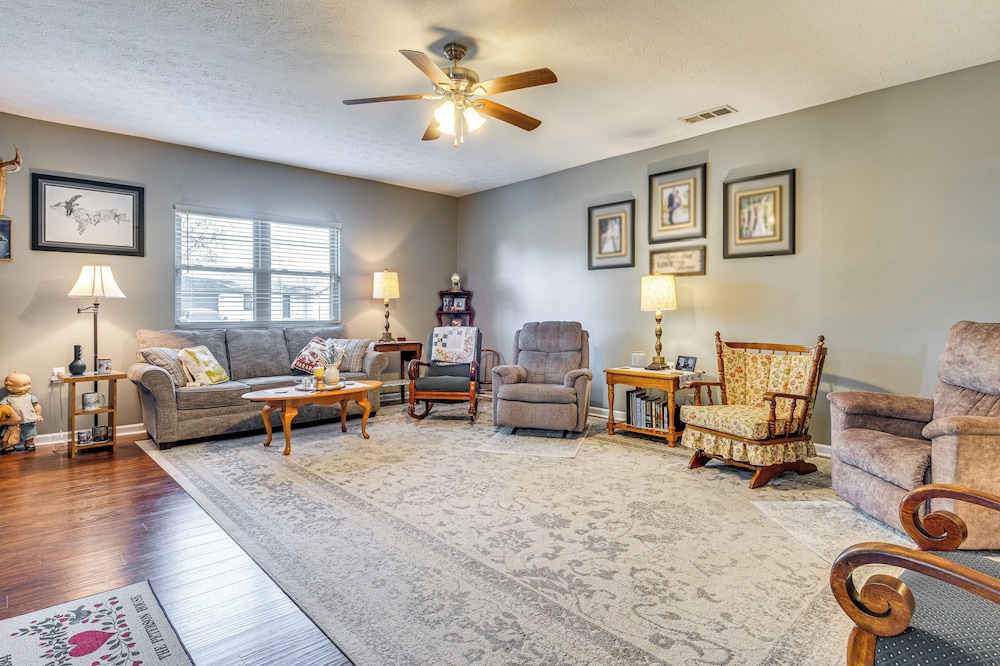 12 Mi to Indianapolis Motor Speedway: Home w/ Deck