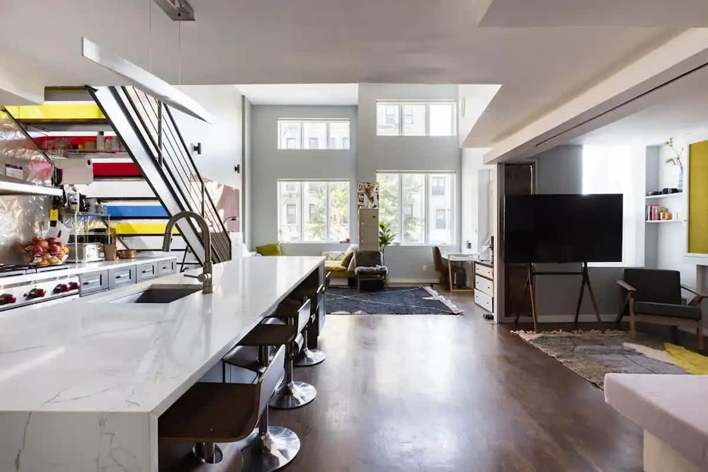 Dekalb by Rove Travel Duplex Loft w Terrace