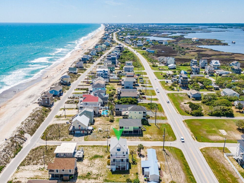 Skipper's Hideout by Topsail Realty