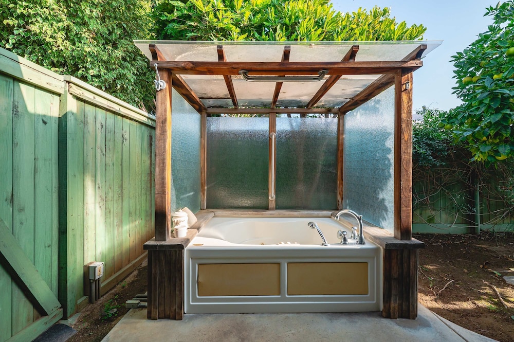 Bright Family Getaway Large Backyard Oasis Patio