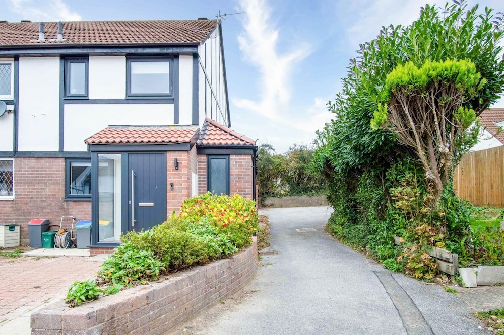 Hatherleigh Drive - 2 Bedroom House - Mumbles