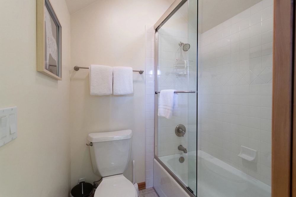 Deer Lake Village at Deer Valley Resort - Four Bedroom Condo with Hot Tub #2477 4 Condo