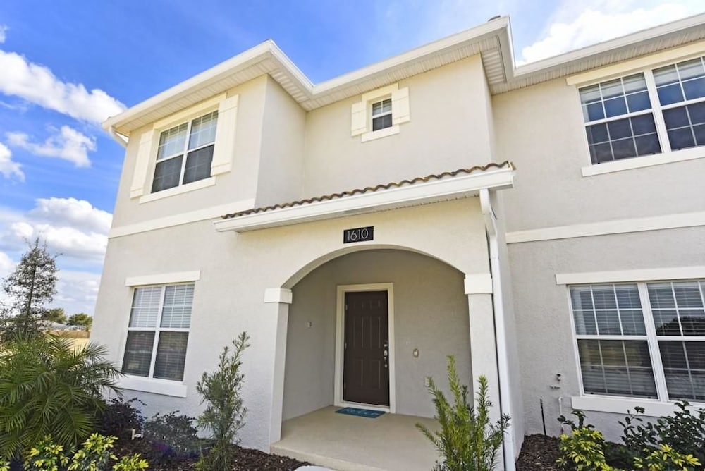 1610 Champions House 4 Bedroom by Florida Star - Image 1