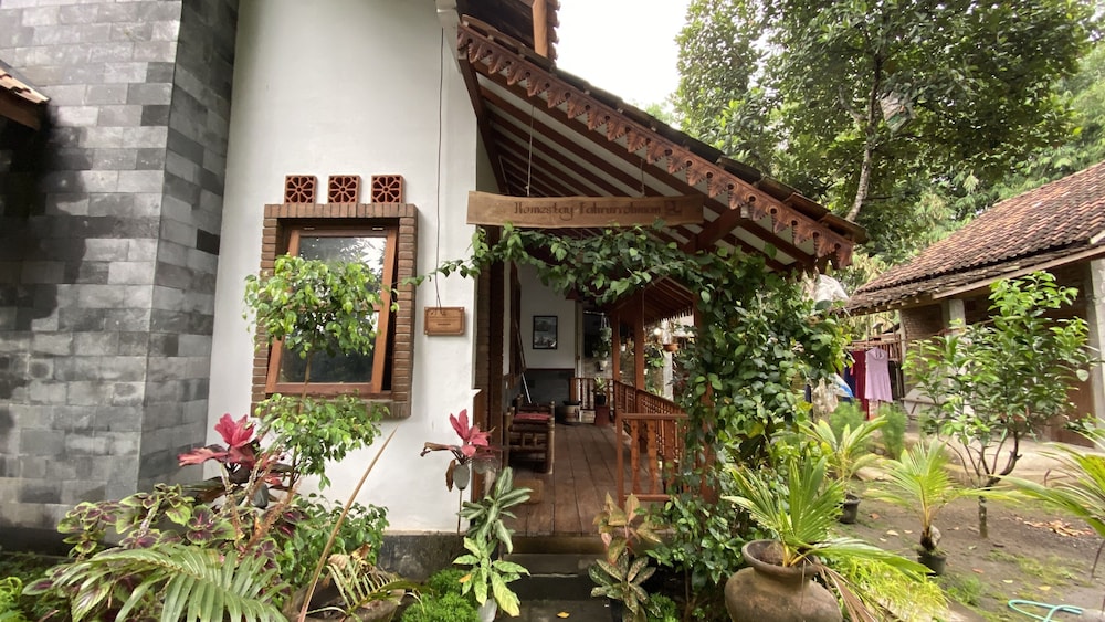 Homestay Candi Pawon Fahrurohman Syariah view 2