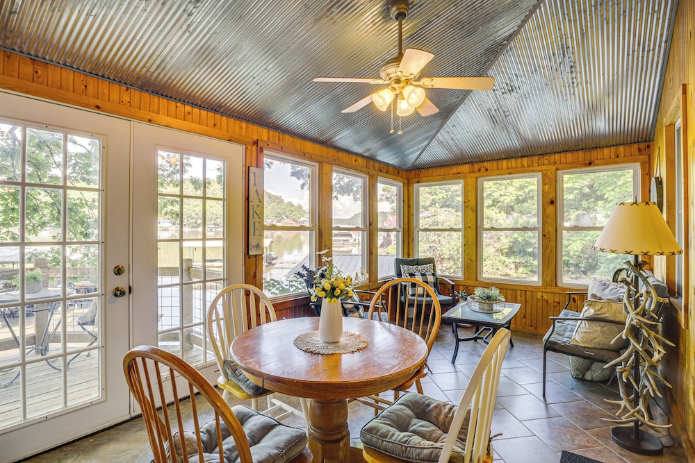 Pet-friendly Cabin w/ Dock & Lake Views in Edwards