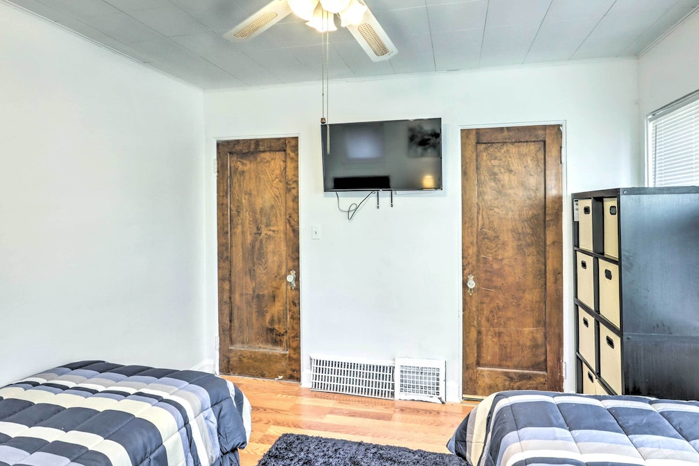 Charming Milwaukee Retreat ~ 5 Mi to Downtown view 4