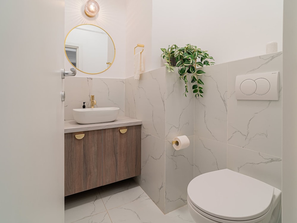 Loggia Luxe 5BR Living in Universitatii Area