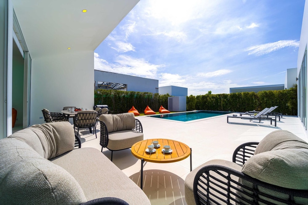 Modern 4 Bed Private Pool Villa KH-B6