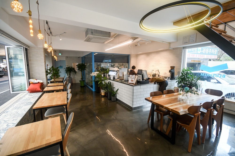 BLUEHUM Guesthouse - Hostel