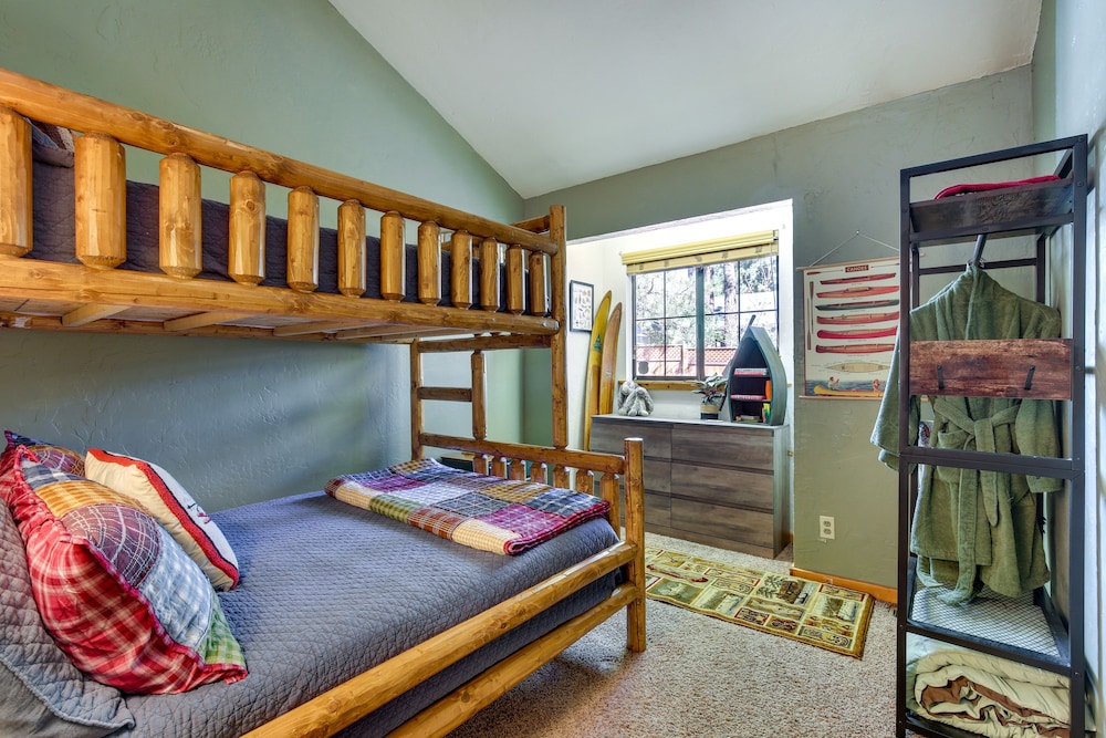 Central Big Bear Lake Retreat w/ Private Hot Tub!