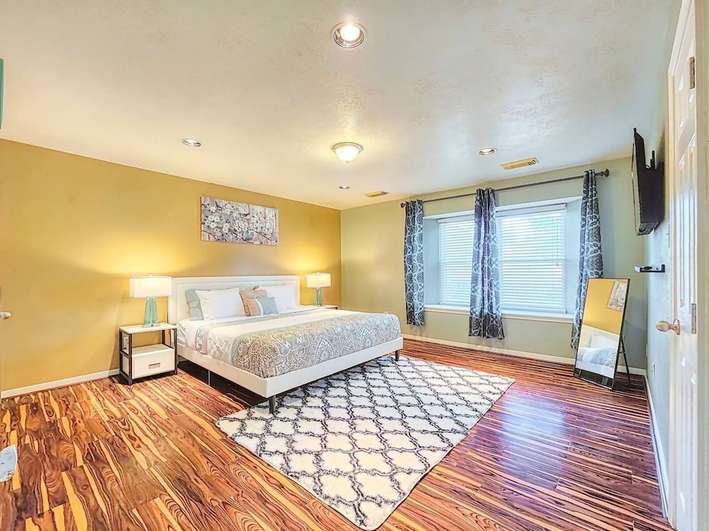 Katy Oasis w Game Room