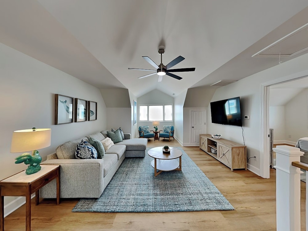 Pelican Landing by Topsail Realty
