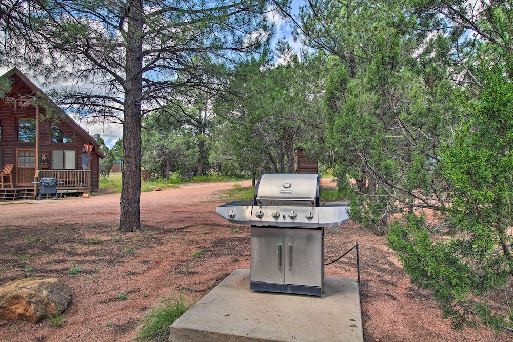 Southwestern Heber Cabin w/ Deck & Hot Tub! view 4