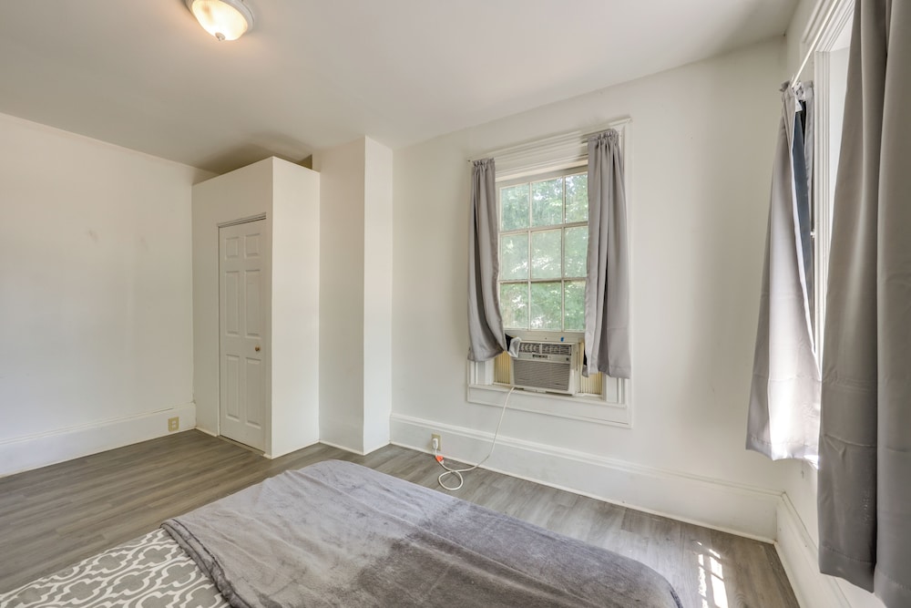 8 Mi to Keuka Lake: Walkable Apartment in Bath