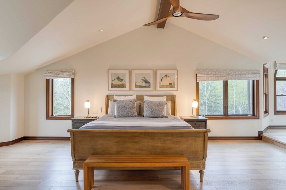 Cozy Edwards Retreat w/ Fireplace, Near Ski Resort Osprey Nest by Avantstay