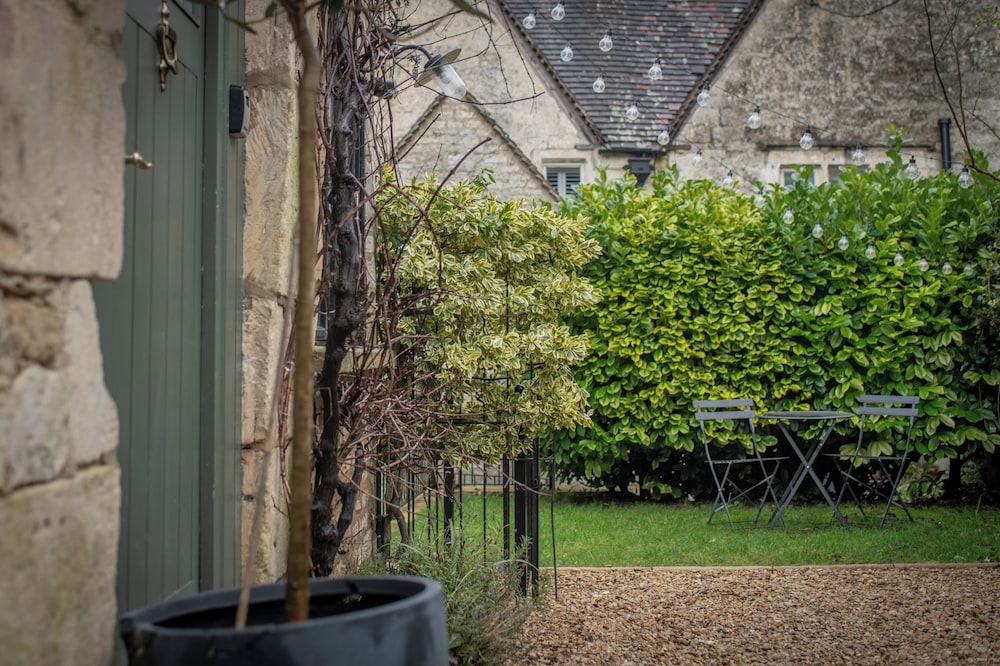 Mill House & Cottage - on Cotswold Way